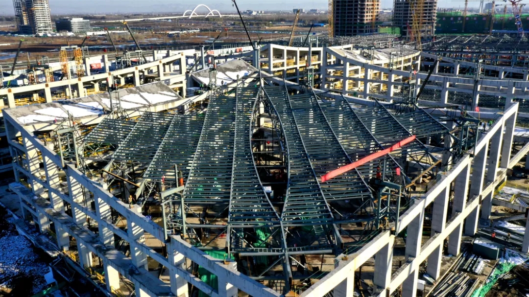 钢铁巨网拔地起！公司承建的壹号平台注册链接_壹号平台下载安装在线登陆国际会展中心中间组团A区屋面桁架整体提升圆满成功！